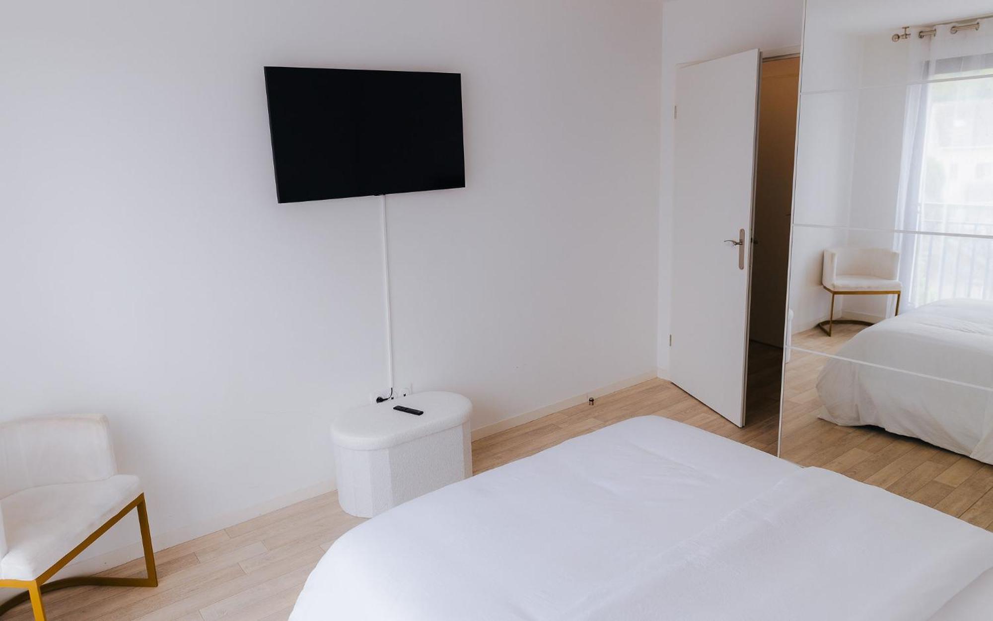Appartement Luxueux, Neuf & Equipe A Versailles, Saint-Cyr-lʼÉcole Екстериор снимка